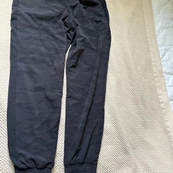 Athleta Brooklyn Textured Lined Jogger Size 8 Camo - Picture 4 of 8